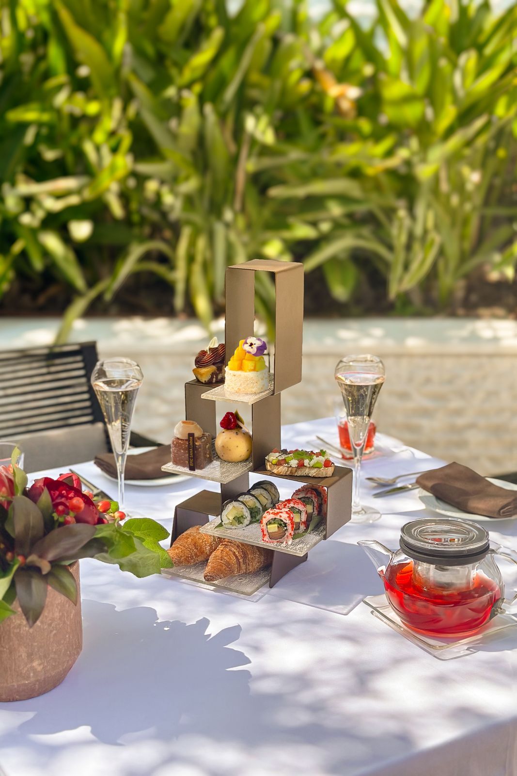 Este chá da tarde tem sushi, bruschettas e até croissants fritos. Saiba onde o pode provar