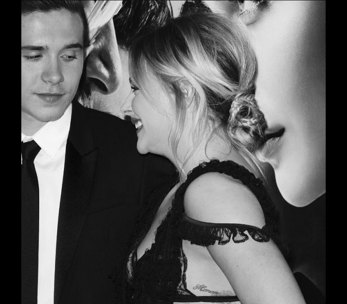 Brooklyn Beckham está feliz com a namorada Chloë Grace Moretz