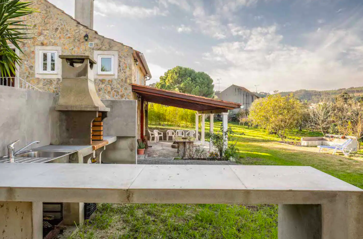 5 casas com churrasco para arrendar este verão (desde 85€ por noite)