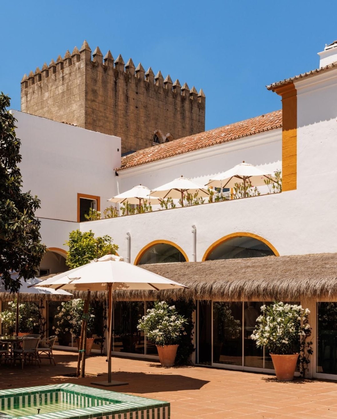 Com cocktails, música e sabores alentejanos. Os imperdíveis “Sunset Drinks” já chegaram à Cavalariça Évora