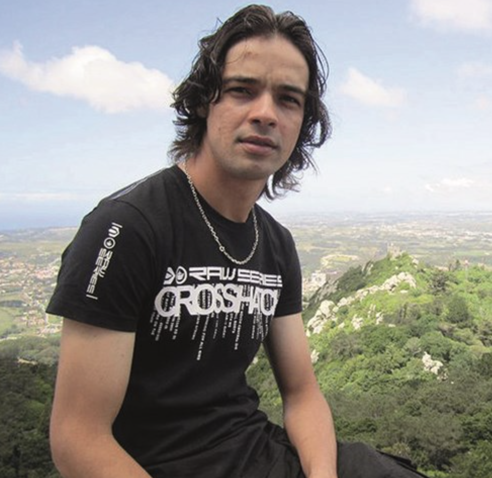 Matou 3 mulheres em Tires e atirou corpos para a fossa para esconder traição. Continua sem julgamento