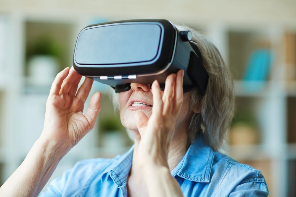 Realidade virtual vai ser testada para detetar risco antecipado de Alzheimer
