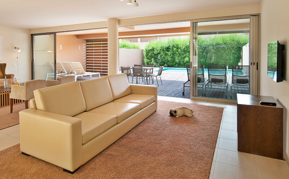 Salgados Beach Villas. O resort com descontos para aproveitar o sol de outono com piscina privada