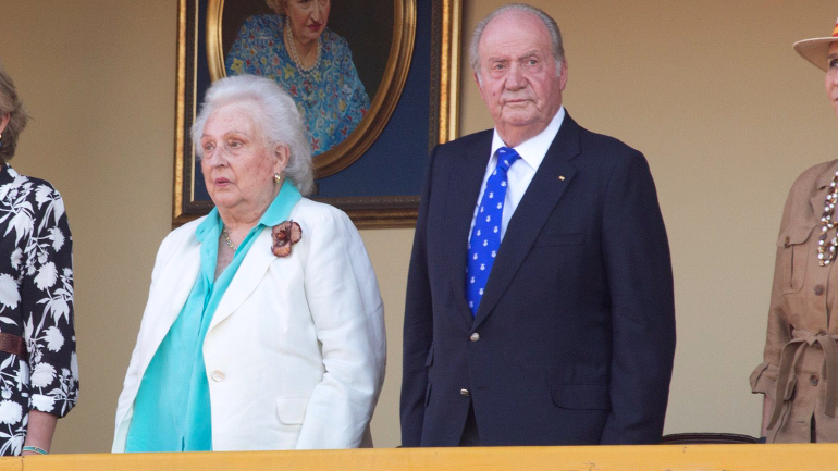 Irmã do rei Juan Carlos tem alta hospitalar depois de estar internada durante as férias