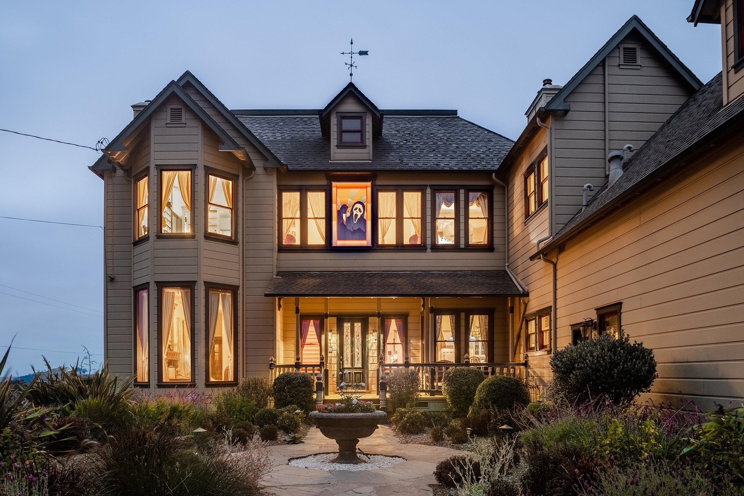 Prontos para o terror? A casa original de “Scream” está na Airbnb para uma estadia de Halloween