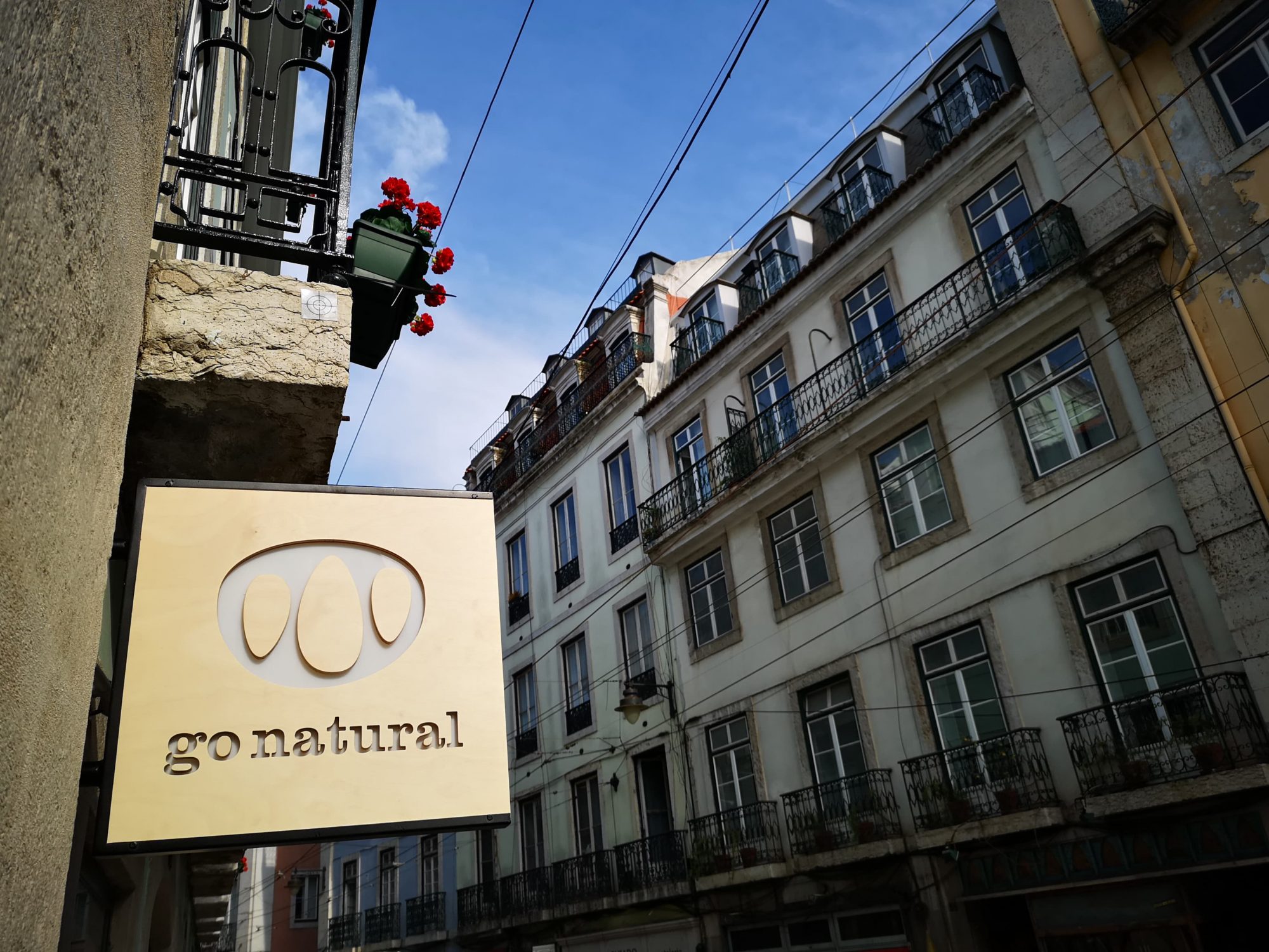 Há um novo Go Natural junto à Praça Camões