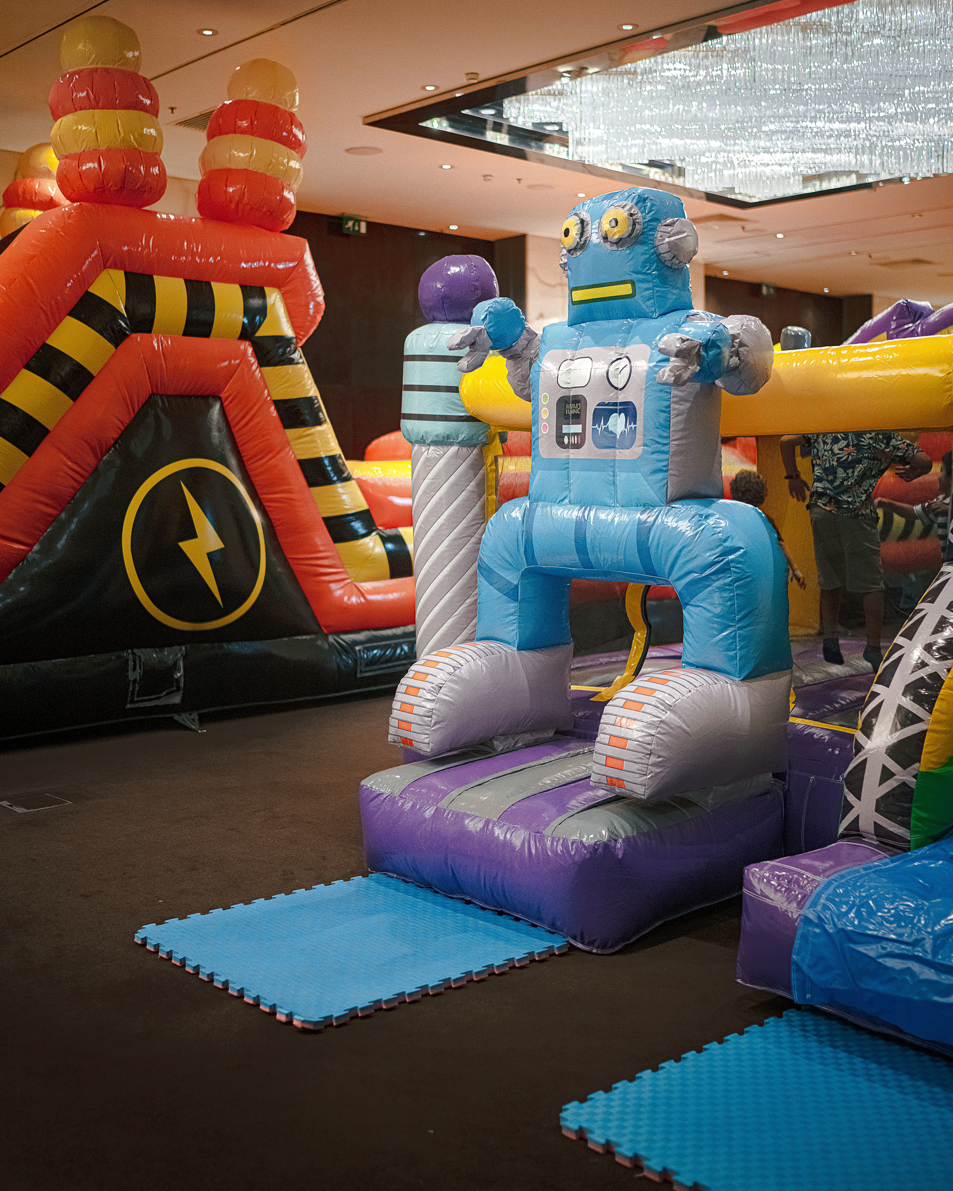 Aproveite para comer com calma enquanto os miúdos deliram nos insufláveis com o regresso do Family Brunch