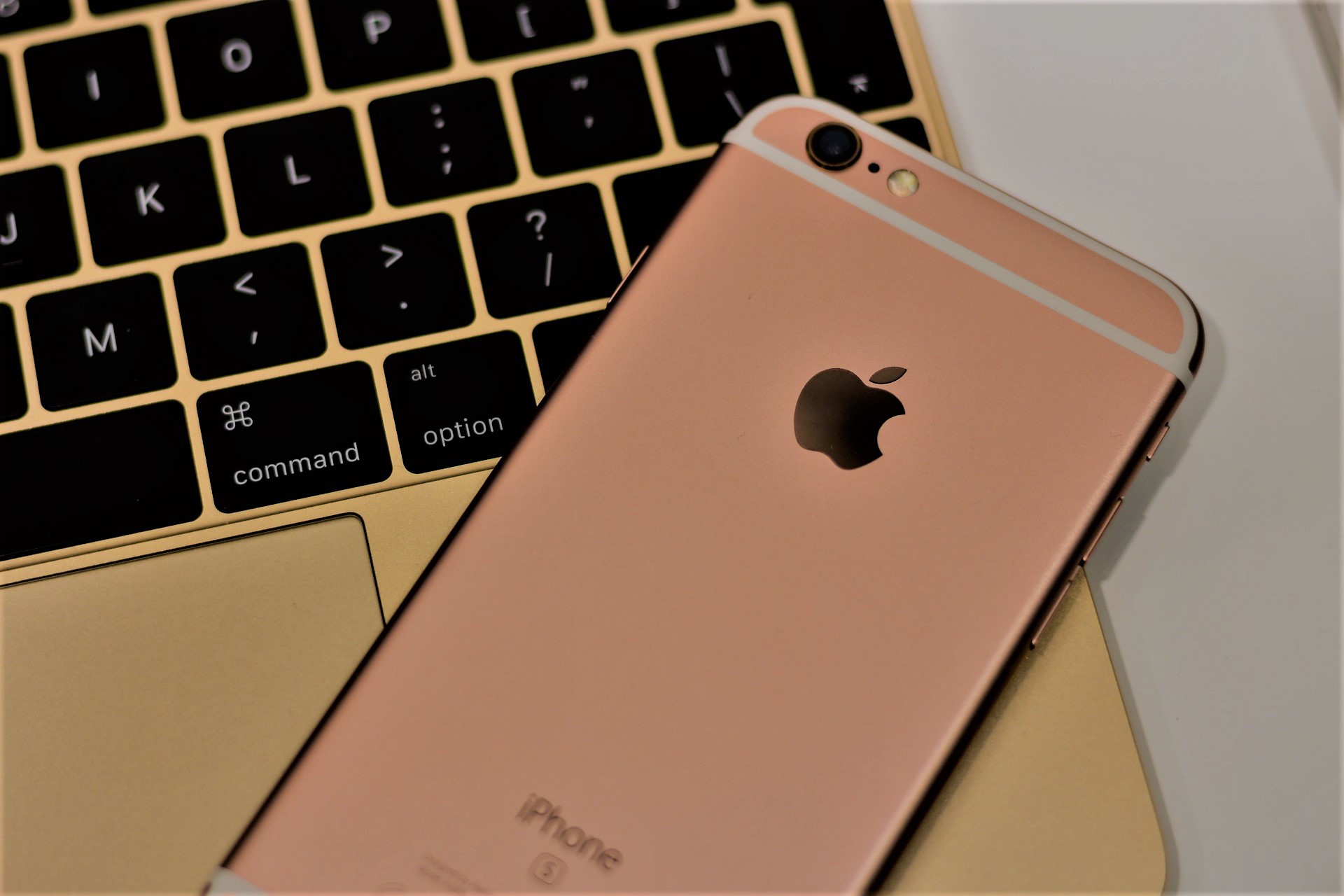 Tem um iPhone ou iPad antigo? Nova atualização de segurança da Apple corrige vulnerabilidade zero-day