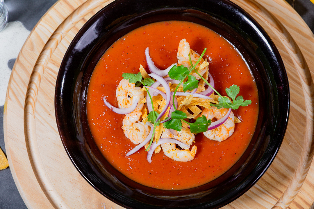 Sicario. Neste restaurante há cocktails, comida da avó e um Donald Trump no urinol