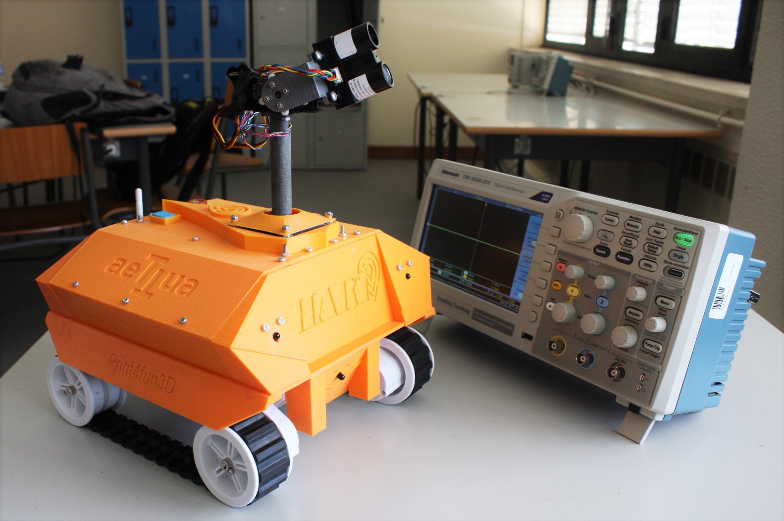 2020. Sofia Vergara é a atriz mais bem paga, com 43 milhões. Dwayne Johnson é o mais bem pago e recebe 87,5 milhões