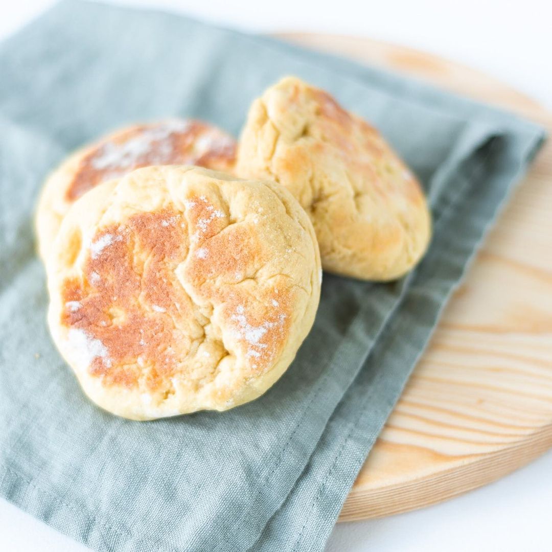 Deliciosos, (mais) saudáveis e até com pepitas de chocolate. Descubra os bolos d’O Caco