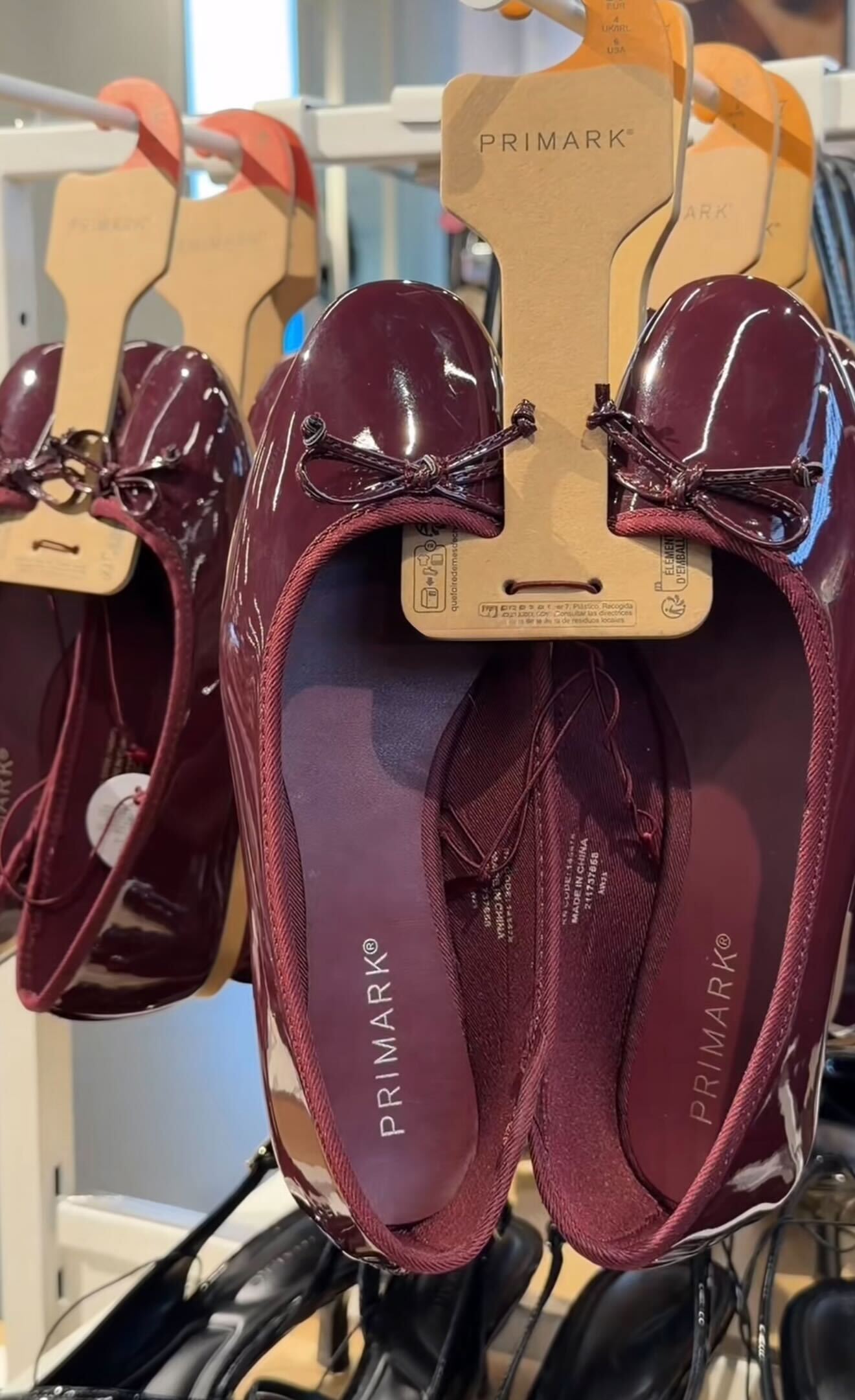 Quer um par de sabrinas? Este modelo da Primark está viral, só custa 6€ e tem uma cor super tendência