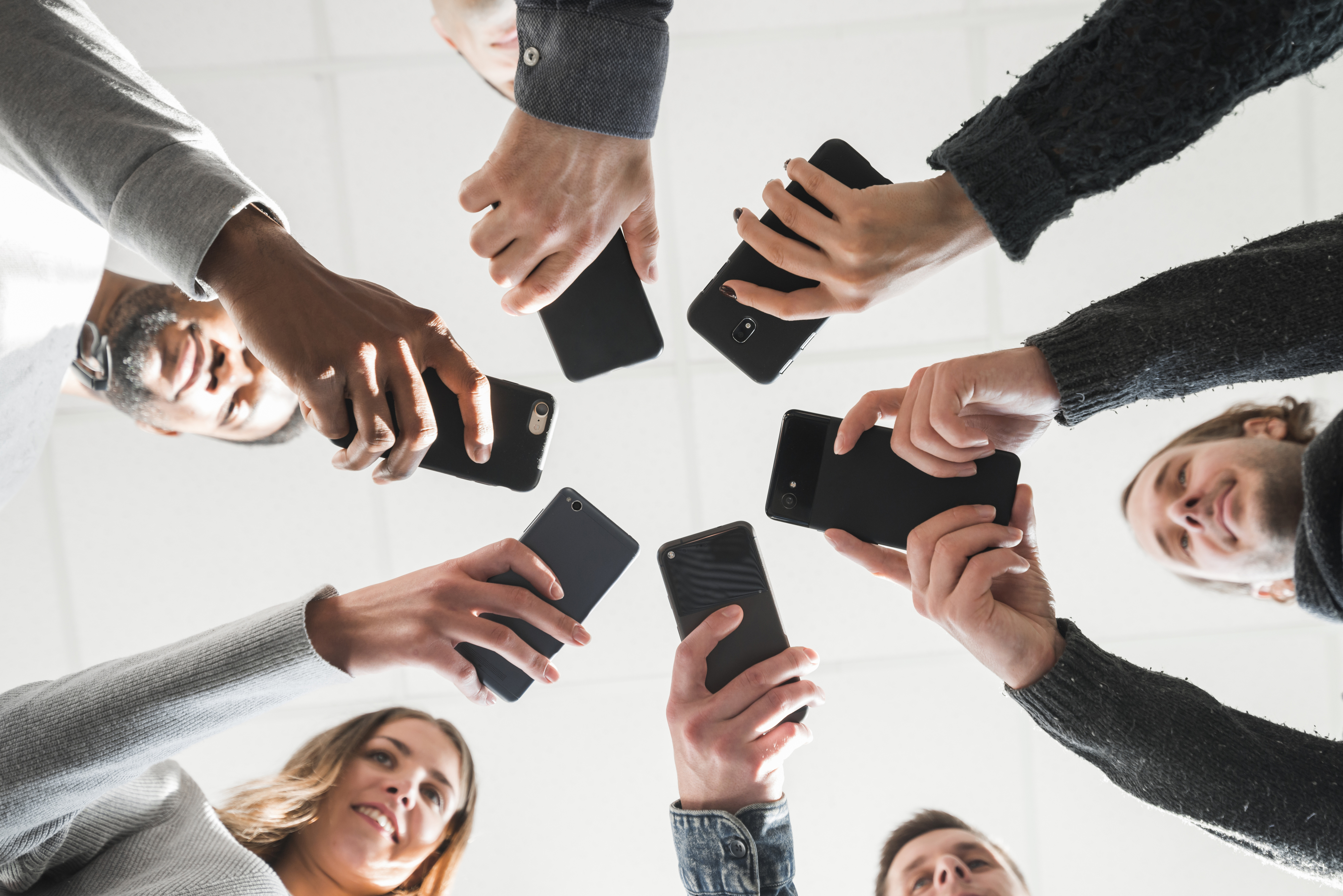 Smartphones e PCs podem ficar até 8% mais caros em 2026. Telefones baratos mais afetados