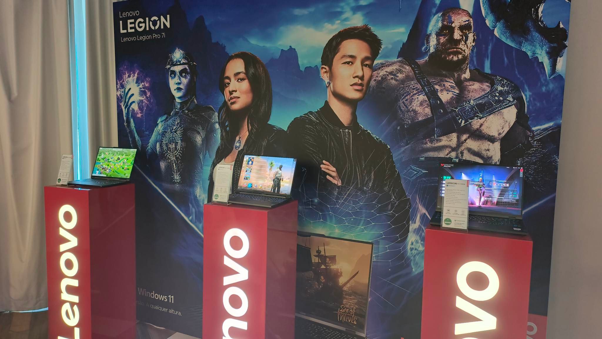 Lenovo mantém liderança global na venda de PCs mas depende cada vez menos do segmento