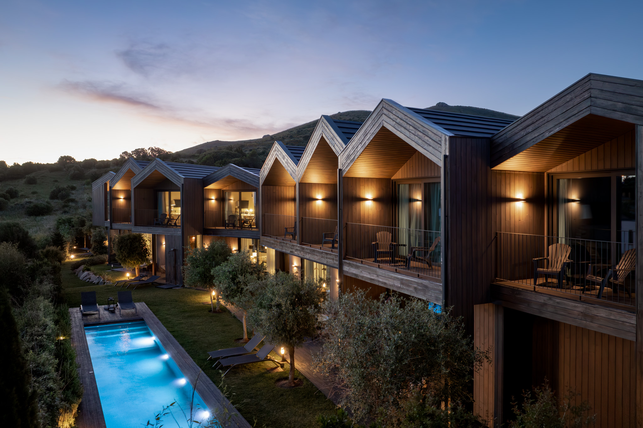 Piscina aquecida e jacuzzi no meio da serra com vista para o mar. A guesthouse Dream Guincho traz novidades