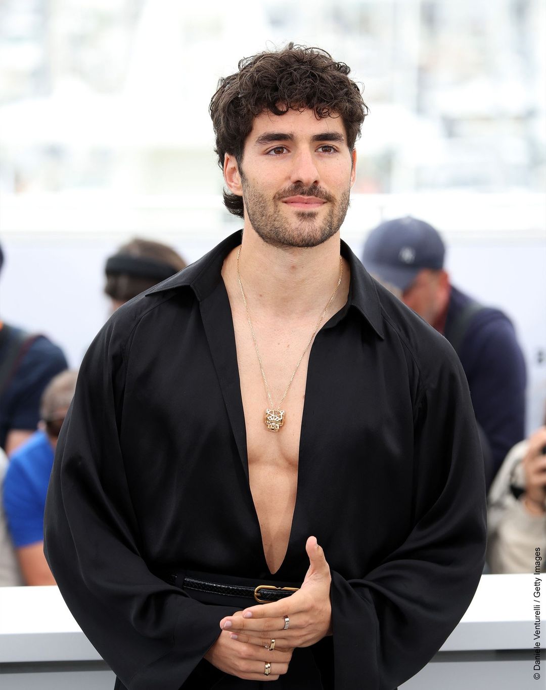 Com um look “de milhões” e bem acompanhado, José Condessa estreia-se em Cannes. Veja as fotos do momento