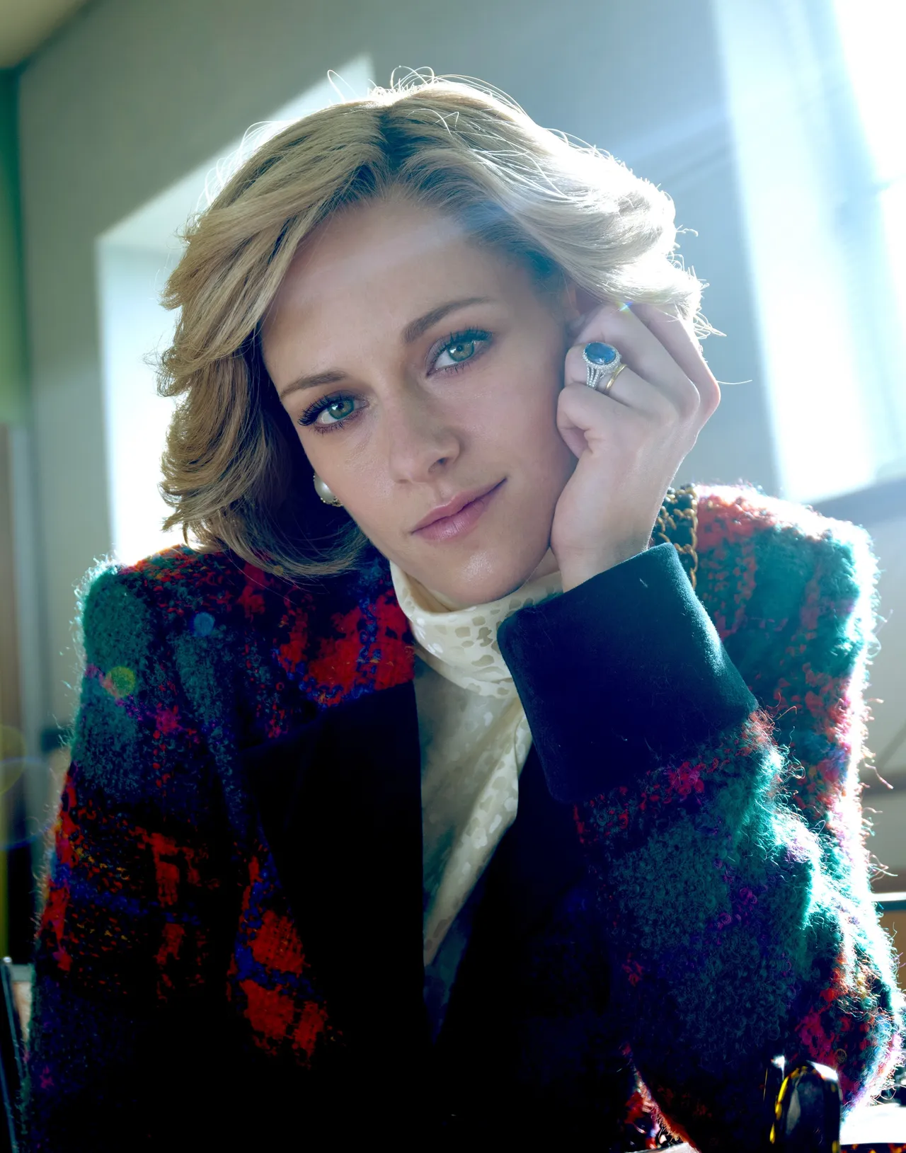 Kristen Stewart está (assustadoramente) igual à Princesa Diana. Veja o trailer do novo filme