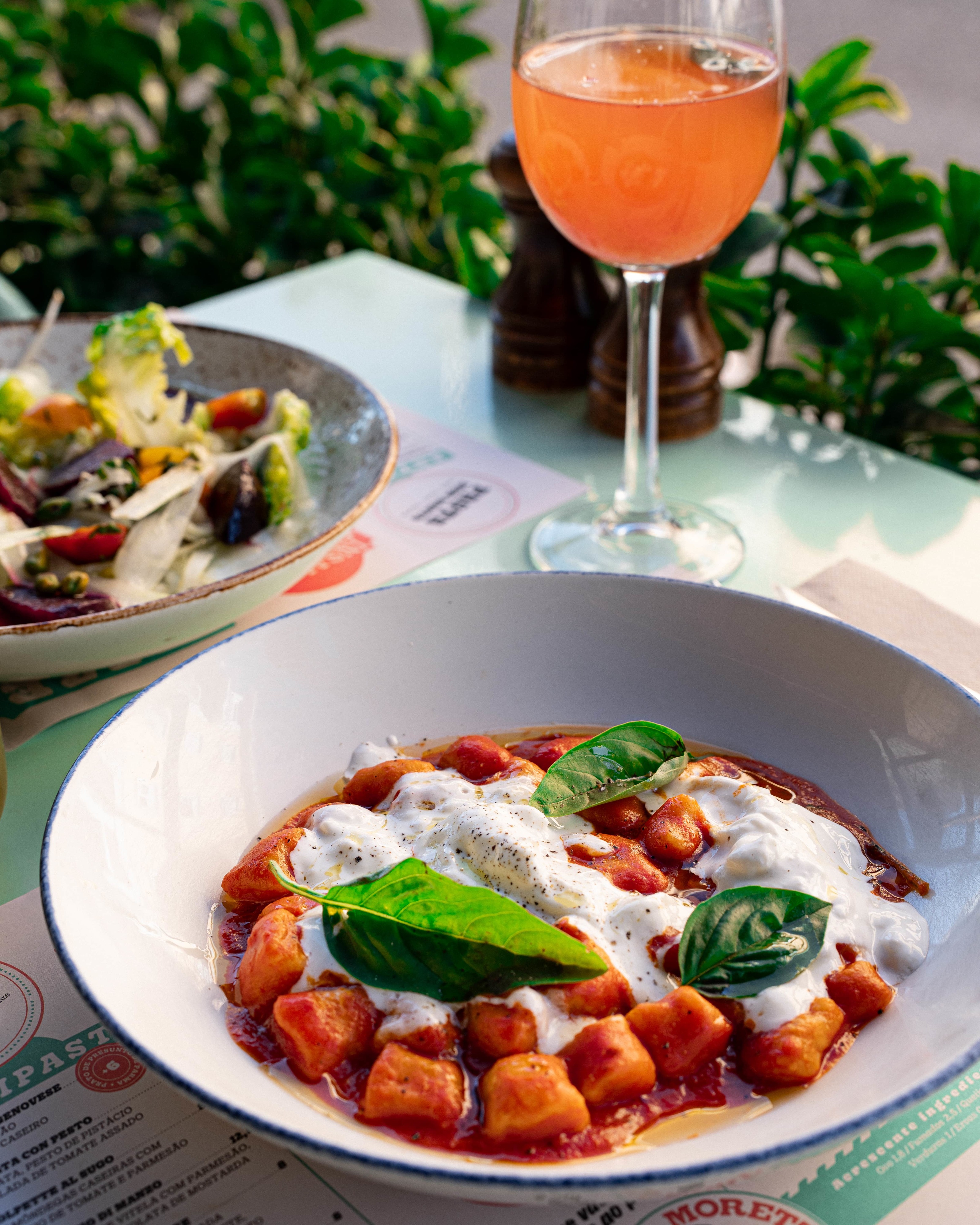 Massas, pizzas e cocktails incríveis. A carta do Pasta Non Basta está cheia de novidades