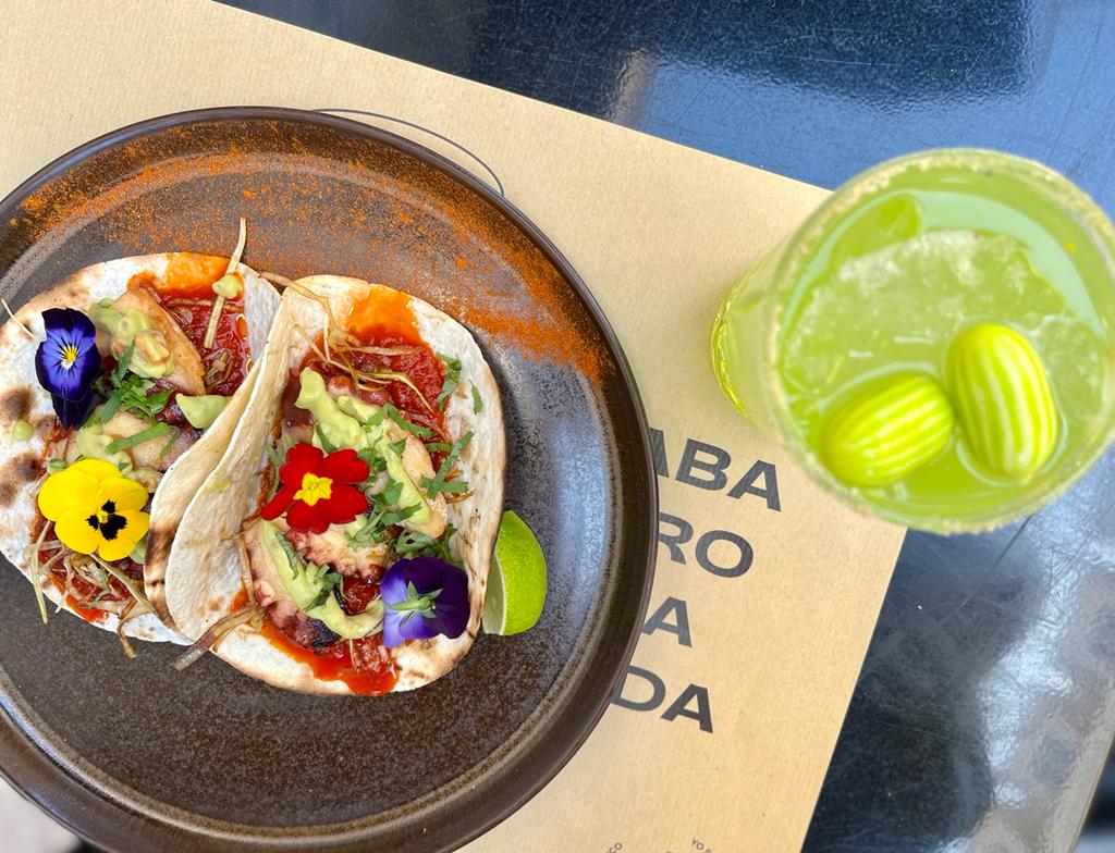 Melon, baby. O novo cocktail do Las Ficheras leva-nos para os anos 90, com tacos a acompanhar