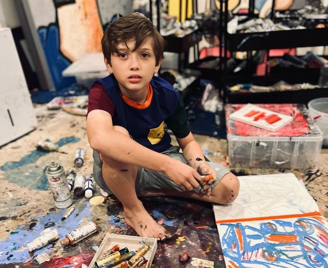 Menino de 10 anos já ganhou mais de 300 mil euros a vender as suas pinturas