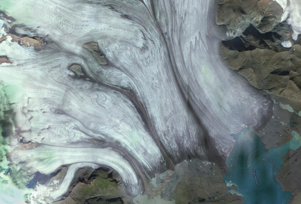 33 peças de roupa e acessórios que pode comprar já nas promoções