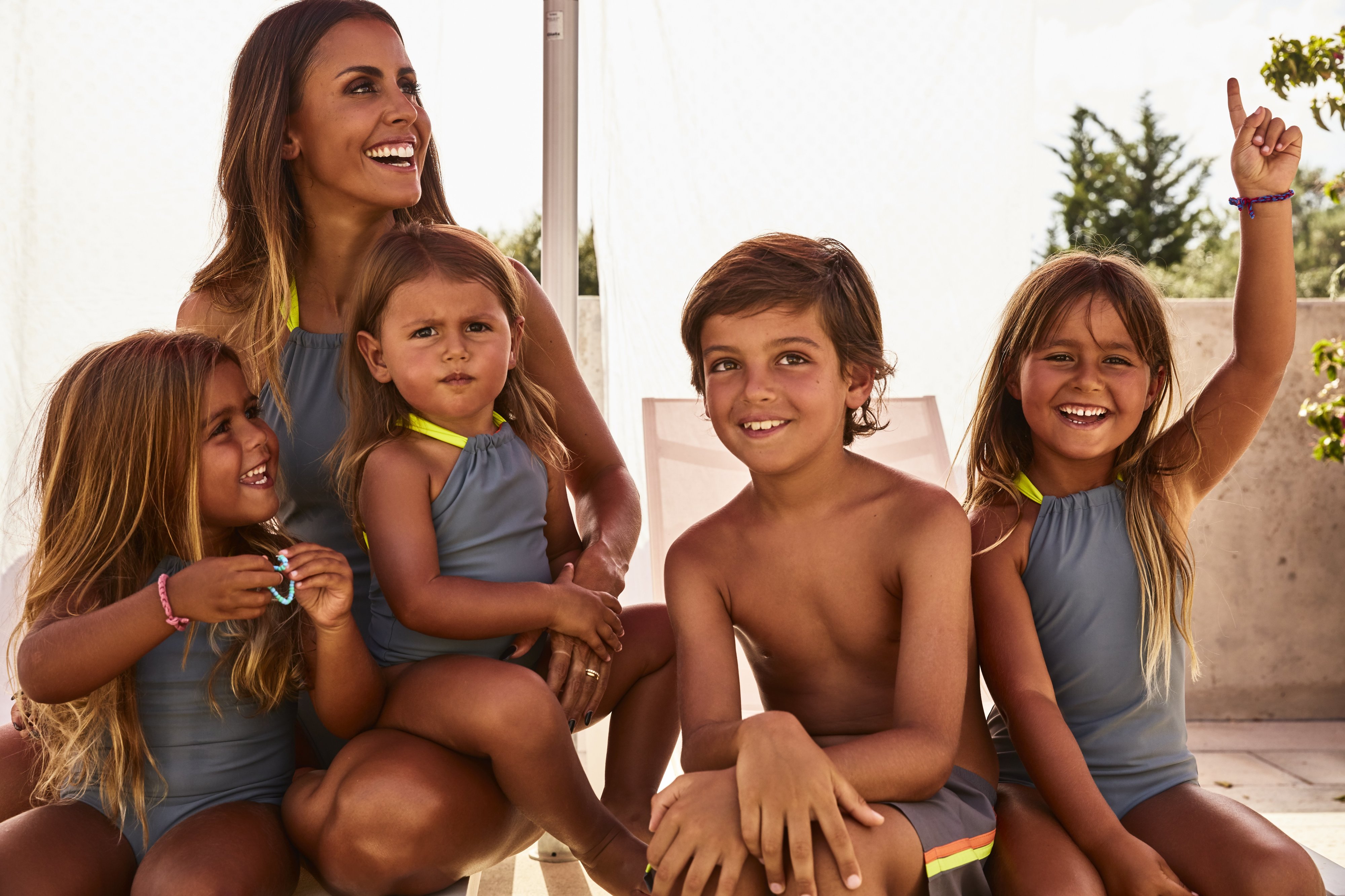 Carolina Patrocínio lança coleção de praia com a Zippy com roupa igual para mães e filhos