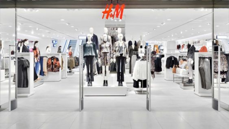 Líder de igreja Mórmon filma mulher em provador da H&M