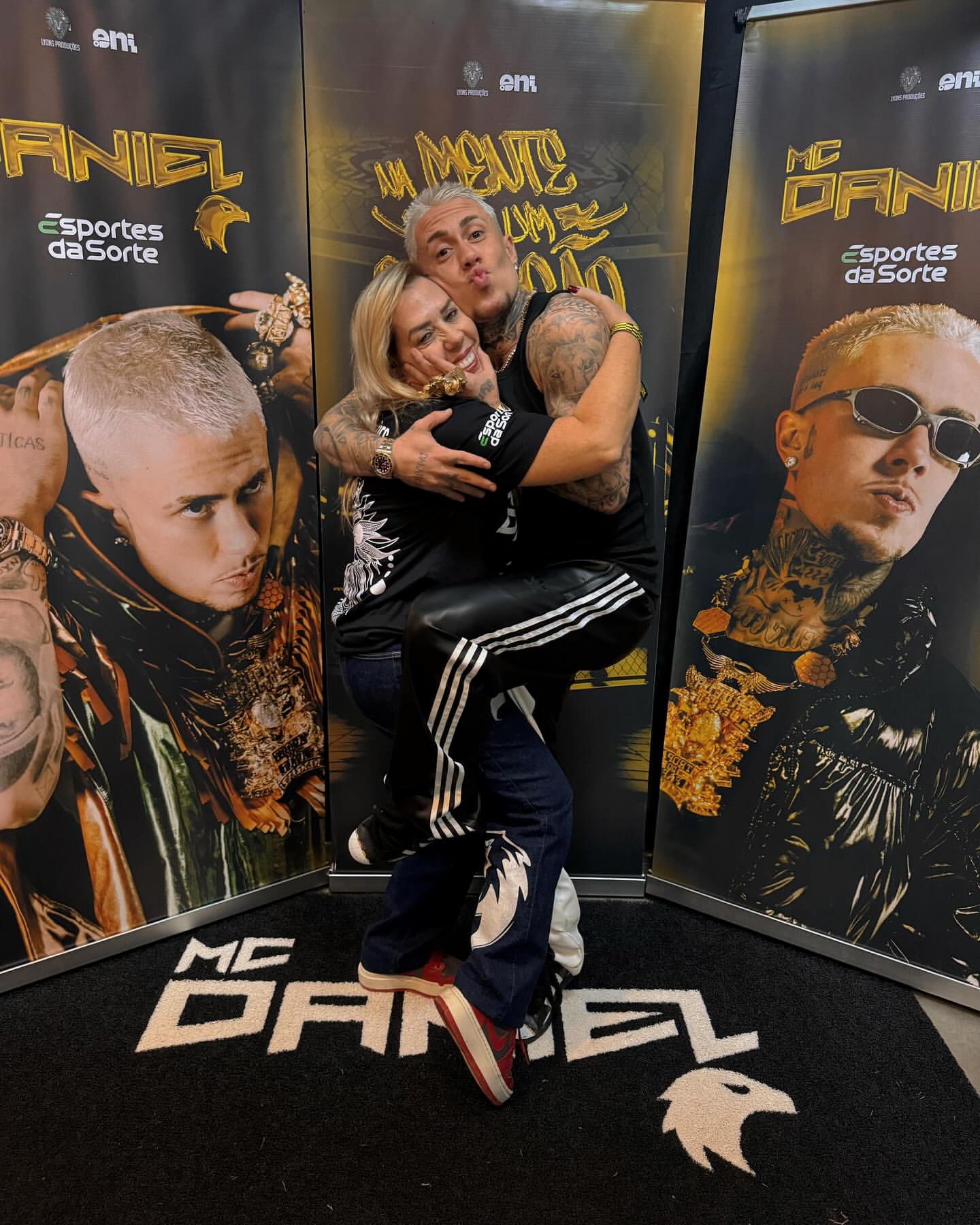 Mãe de famoso cantor brasileiro maltratada por funcionário num restaurante em Portugal (VÍDEO)