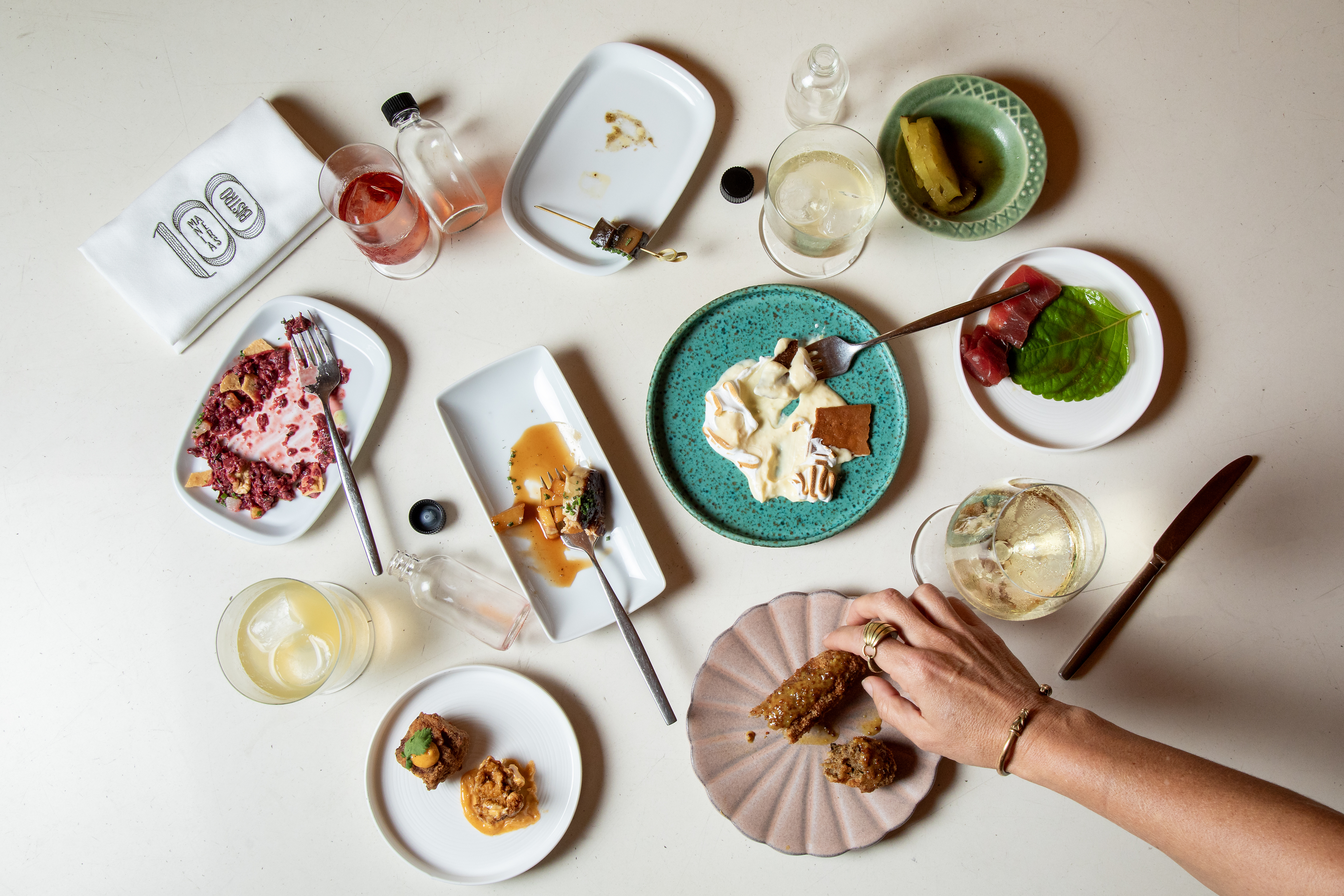 Fomos provar o novo menu do 100 Maneiras e não conseguimos parar de picar. Perceba porquê