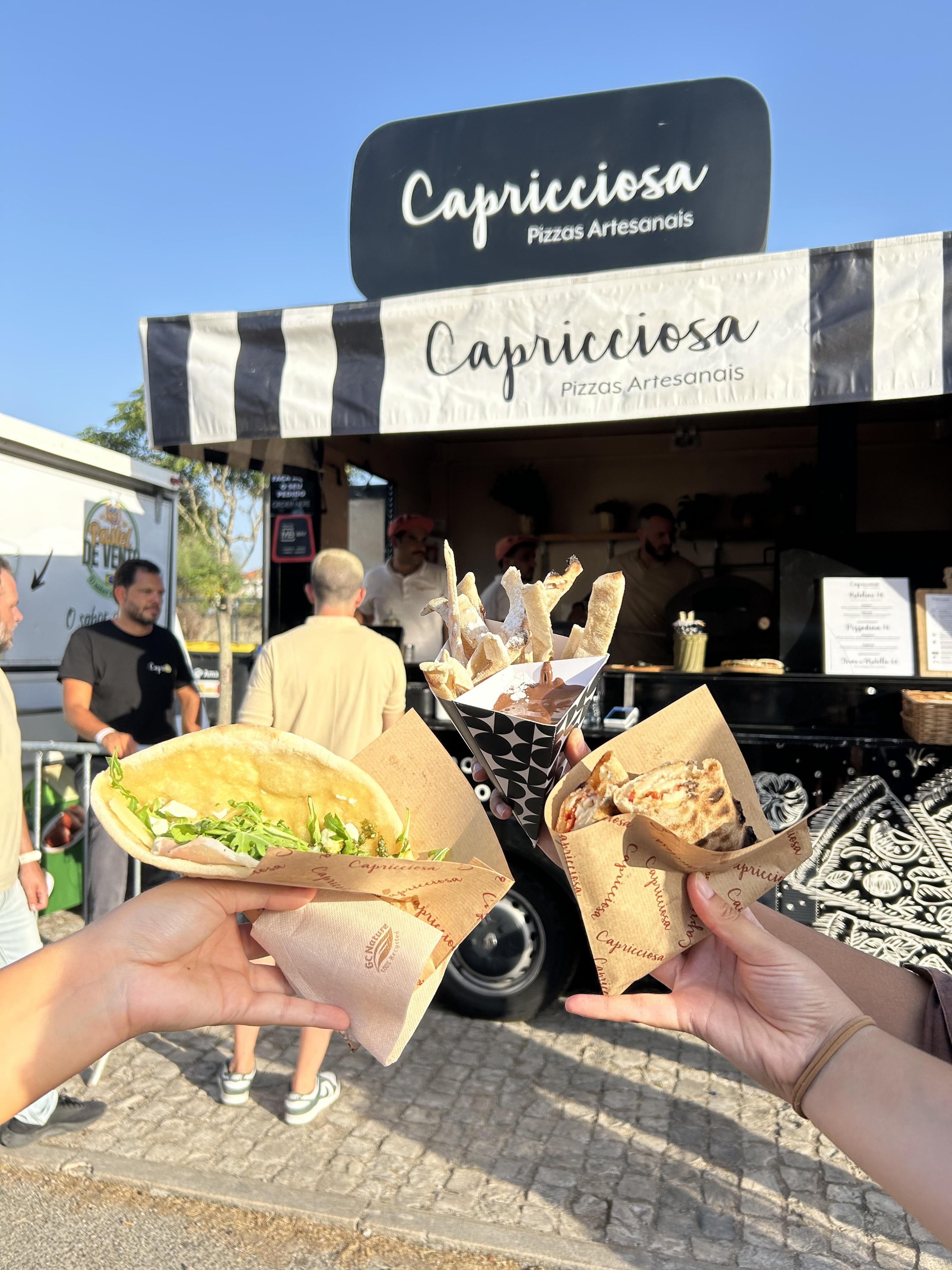 Dos burritos ao açaí e sem esquecer o pastel de vento. O que se come e bebe no Sol da Caparica?