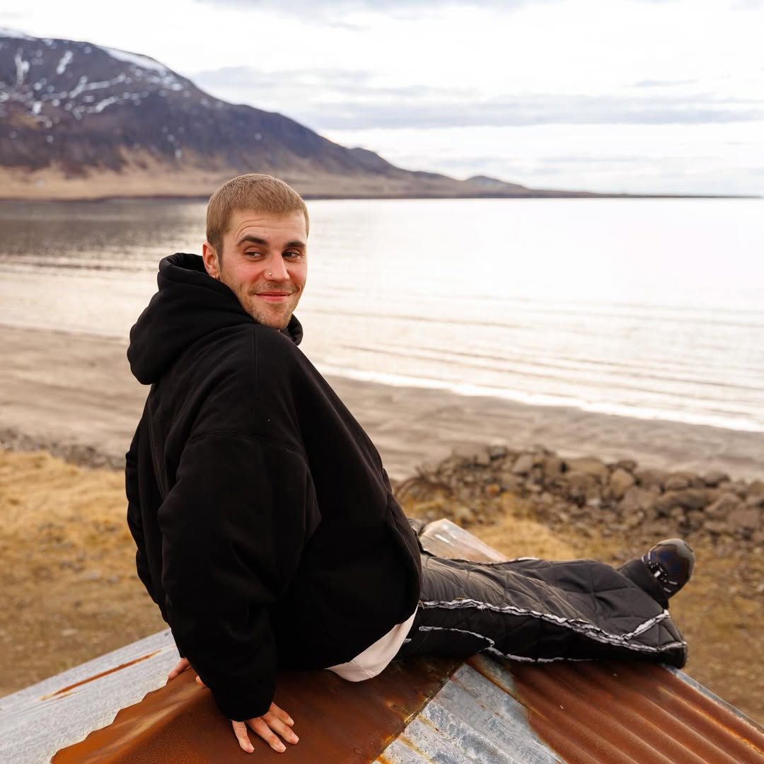 Apesar das polémicas, Justin Bieber leva fãs à loucura e aquece as redes sociais. Veja as fotos escaldantes