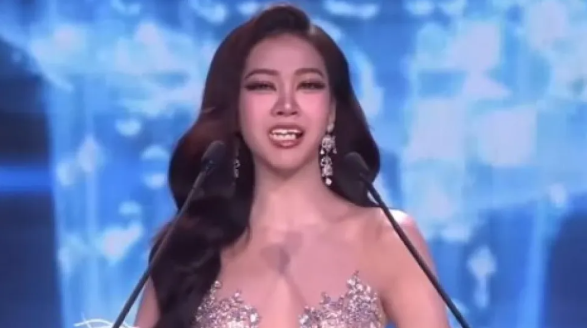 Candidata a Miss perde dentes falsos durante apresentação em palco. Veja o vídeo que se tornou viral