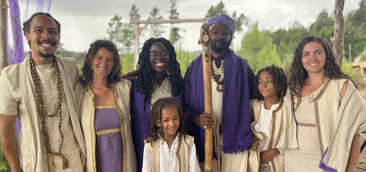 Reino do Pineal. Da poligamia aos rituais espirituais com sangue e cabelo, como funciona esta seita