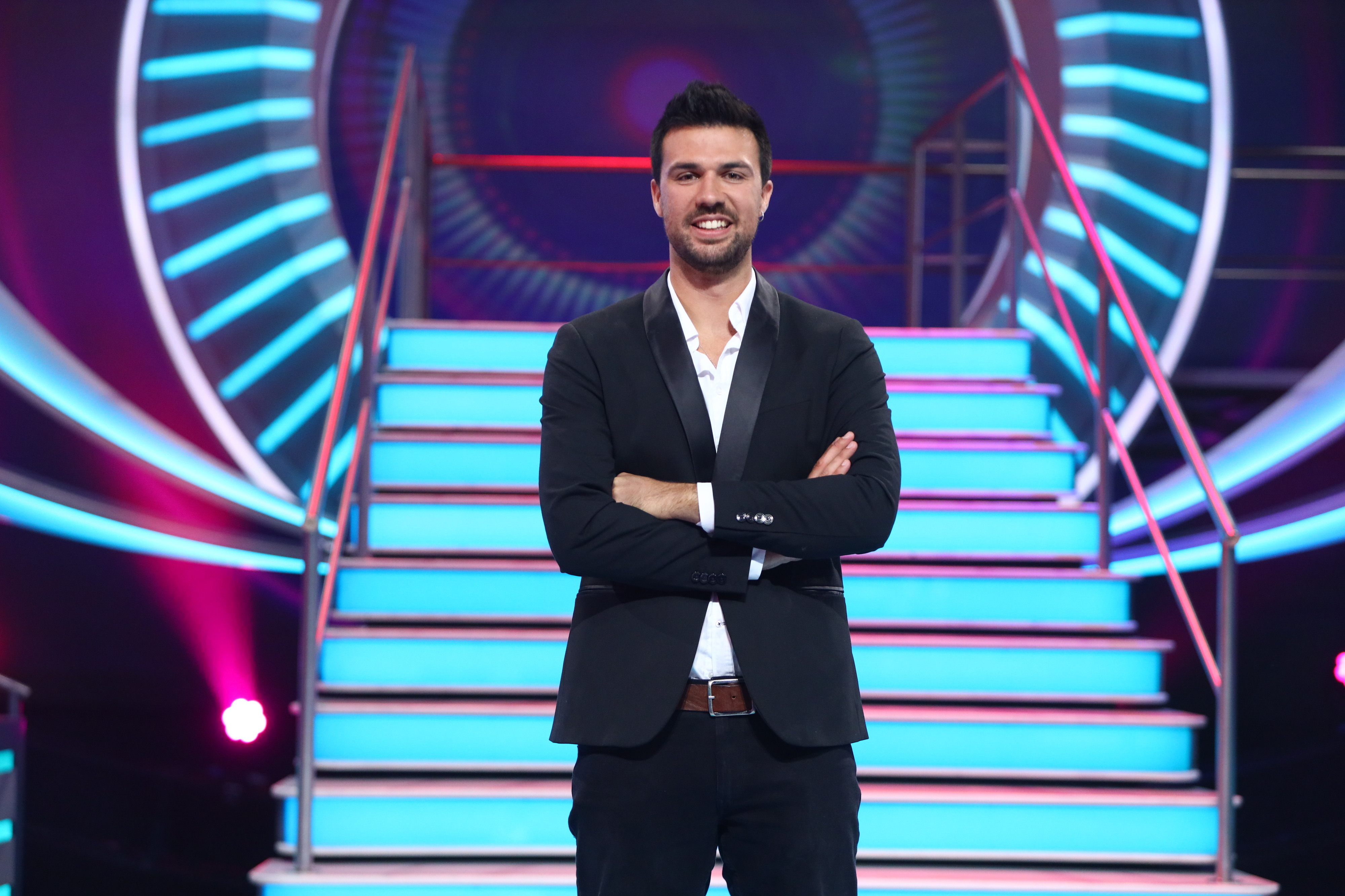 João confirma “faísca” com Débora. Aurora é como uma “irmã mais nova”. “Não vai passar disso”