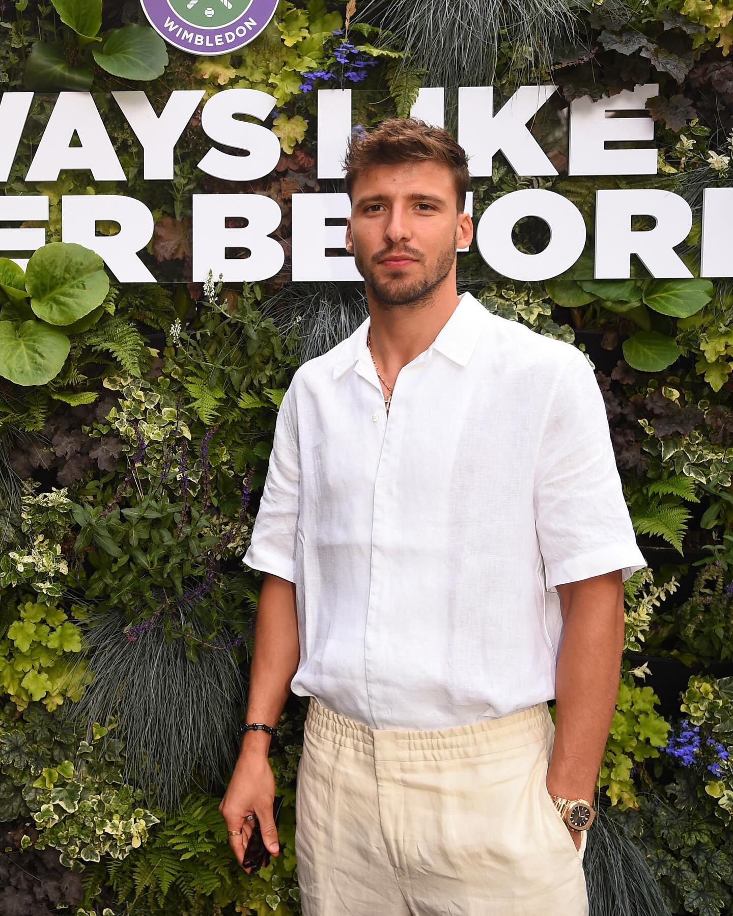 Rúben Dias entre dois amores? Veja as fotos das possíveis conquistas do futebolista