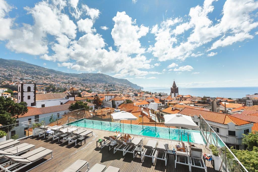 Jacuzzi no rooftop, comida de conforto e história. Este hotel na Madeira conquistou-nos para sempre