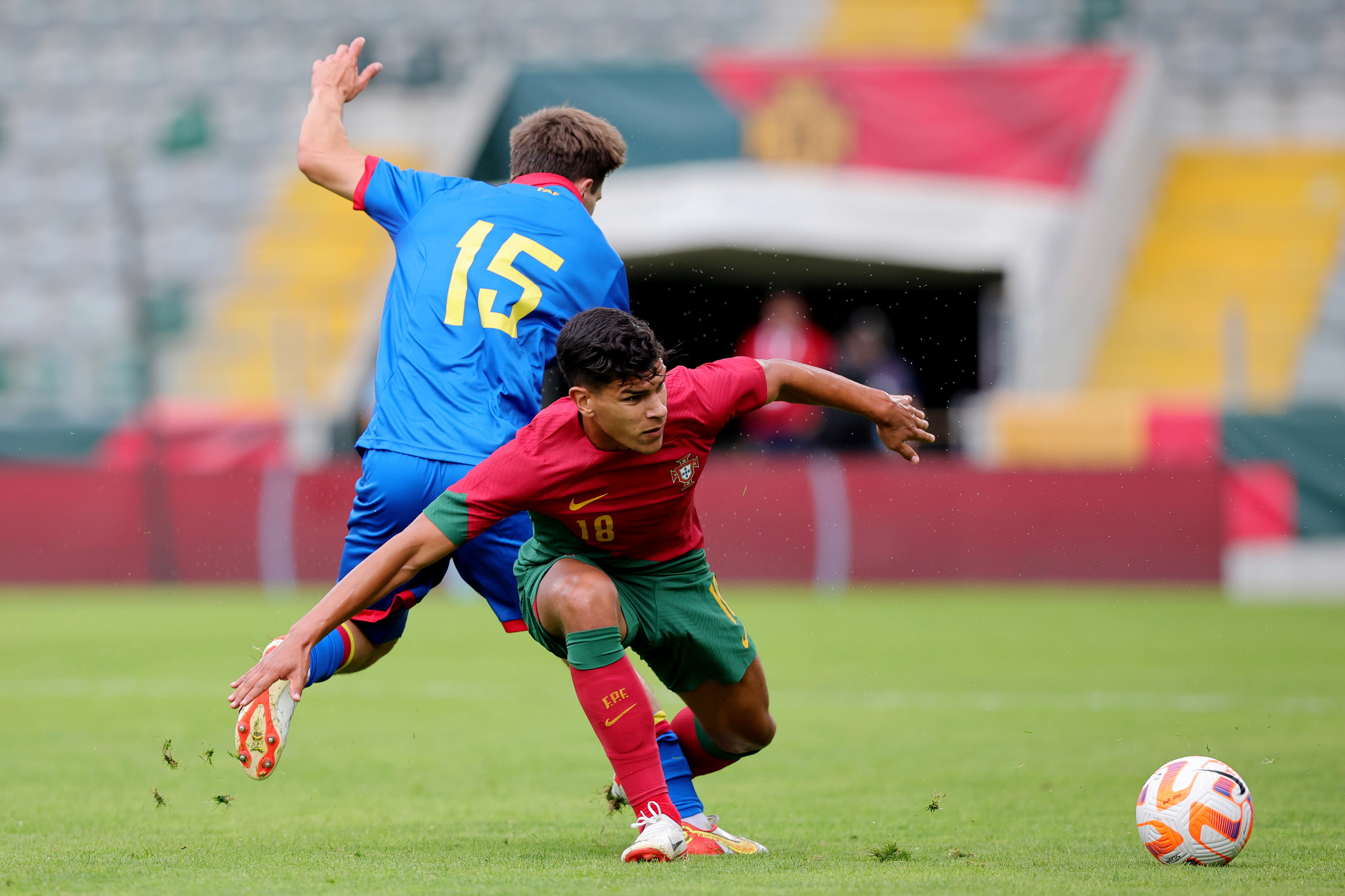 Sub-21 de Portugal vence Roménia em jogo particular com dois golaços - EURO  Sub 21 - SAPO Desporto