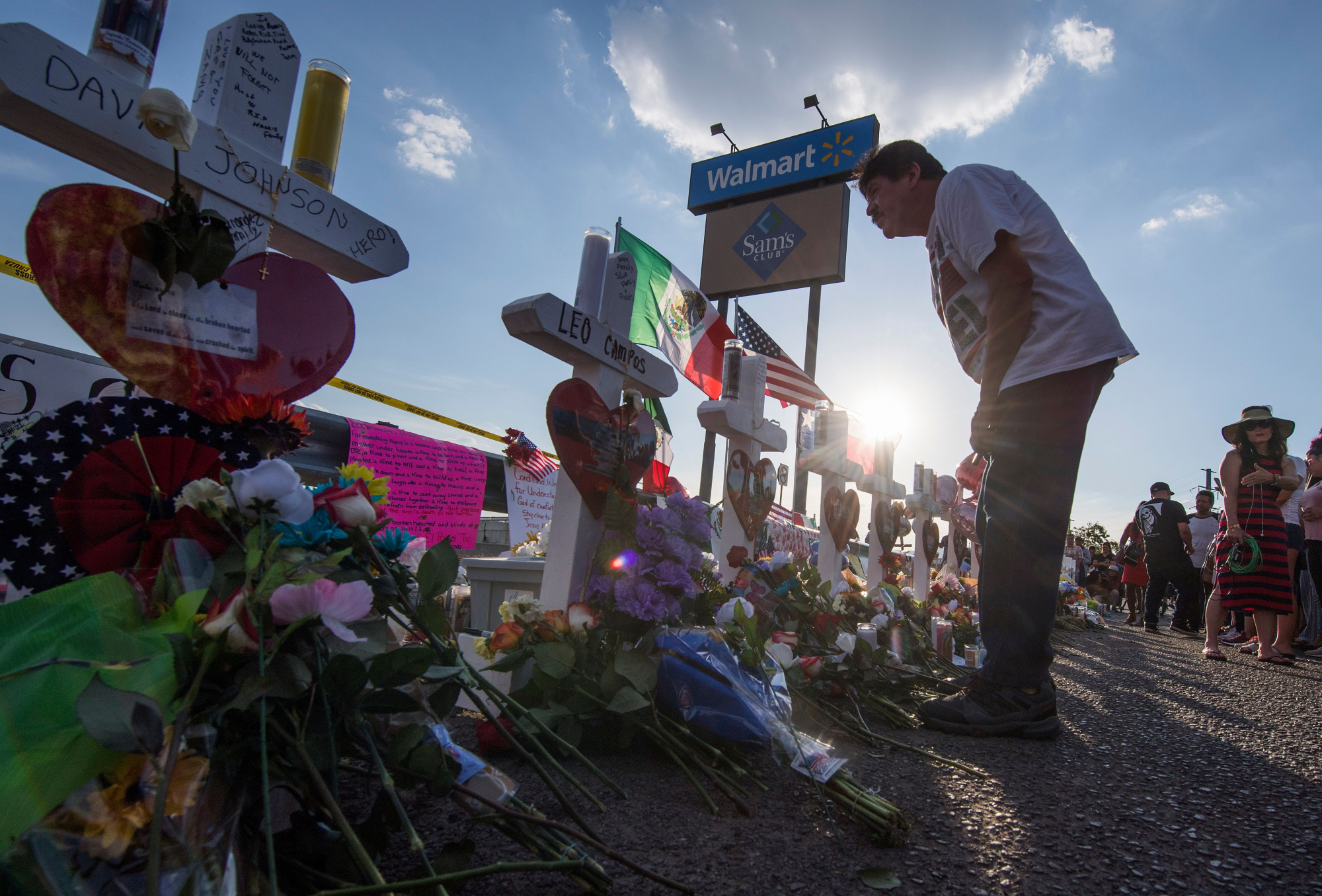 Escolas, igrejas e cinemas. 20 anos de massacres nos Estados Unidos em 13 imagens