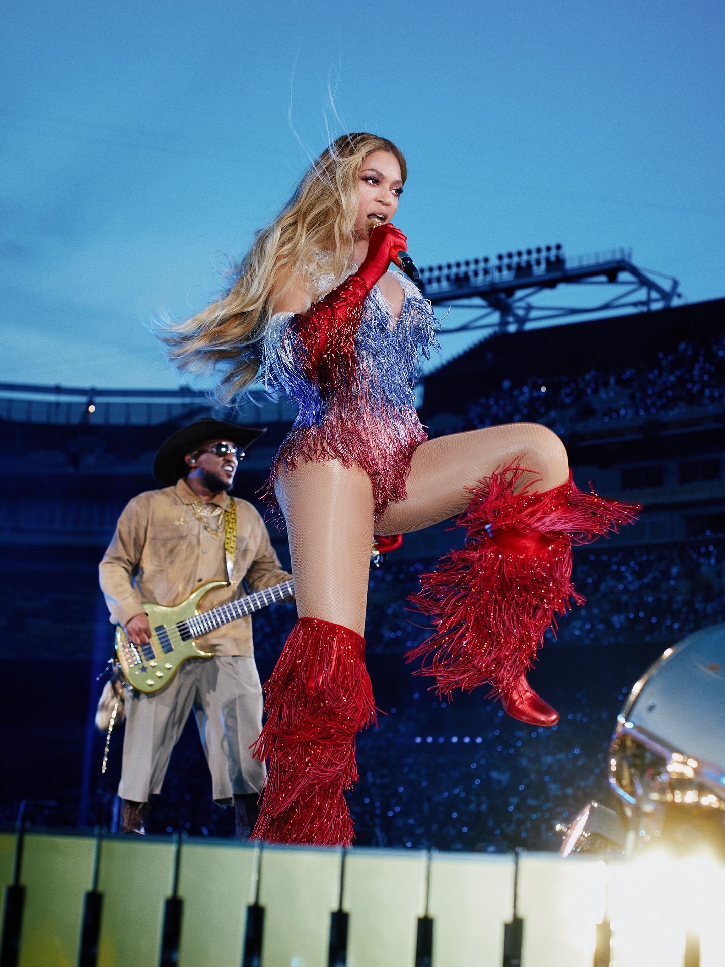 Beyoncé volta a vestir roupa portuguesa. Saiba com que marca subiu ao palco da Cowboy Carter Tour
