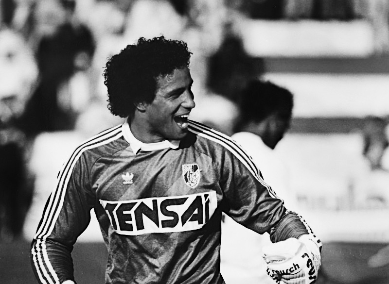 Quem era Neno, o guarda-redes que sonhava ser cantor e idolatrava Julio Iglésias?