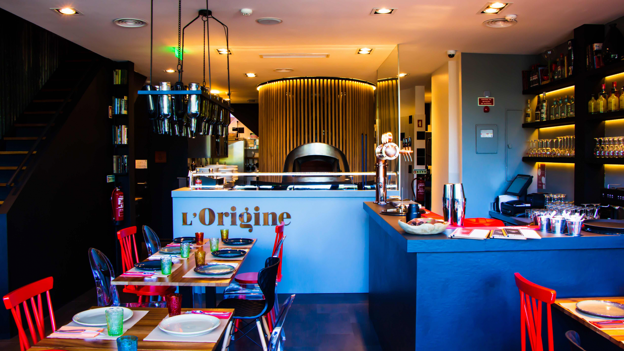 Pizza de vitela, de carvão vegetal ou de beterraba. Tudo o que pode pedir no novo restaurante do chef Chakall