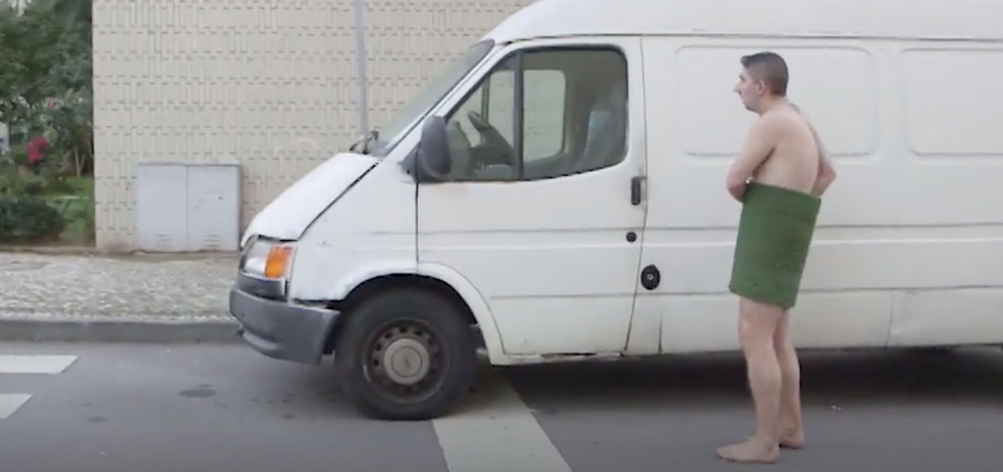 Nudez, pés descalços e muito frio. Assim foi a estreia de “Começar do Zero”