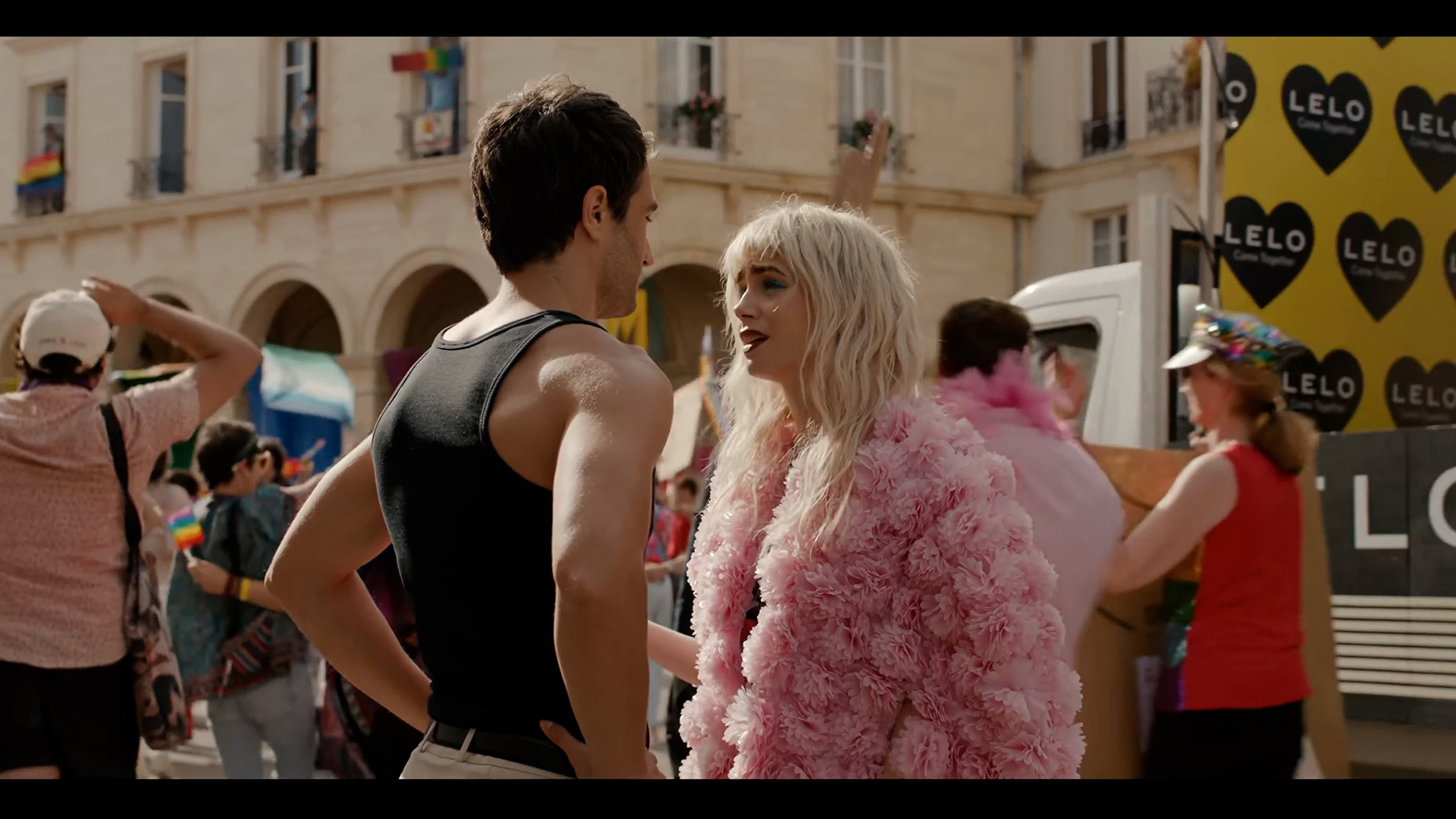 Marca de vibradores rouba o protagonismo num dos novos episódios de “Emily in Paris”. O que se passou?