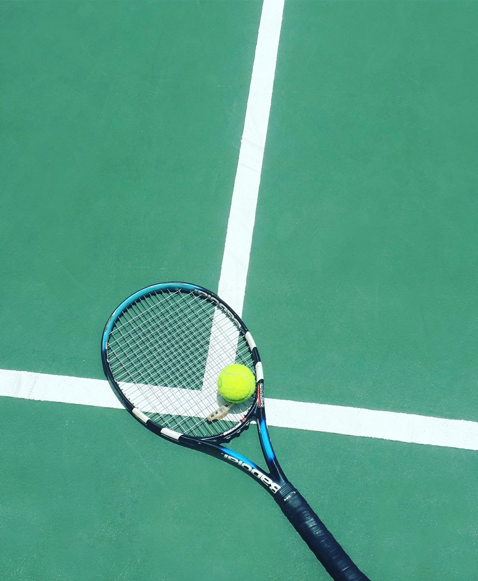Tem a certeza de que sabe de que cor são as bolas de ténis? (até Federer tem dúvidas)