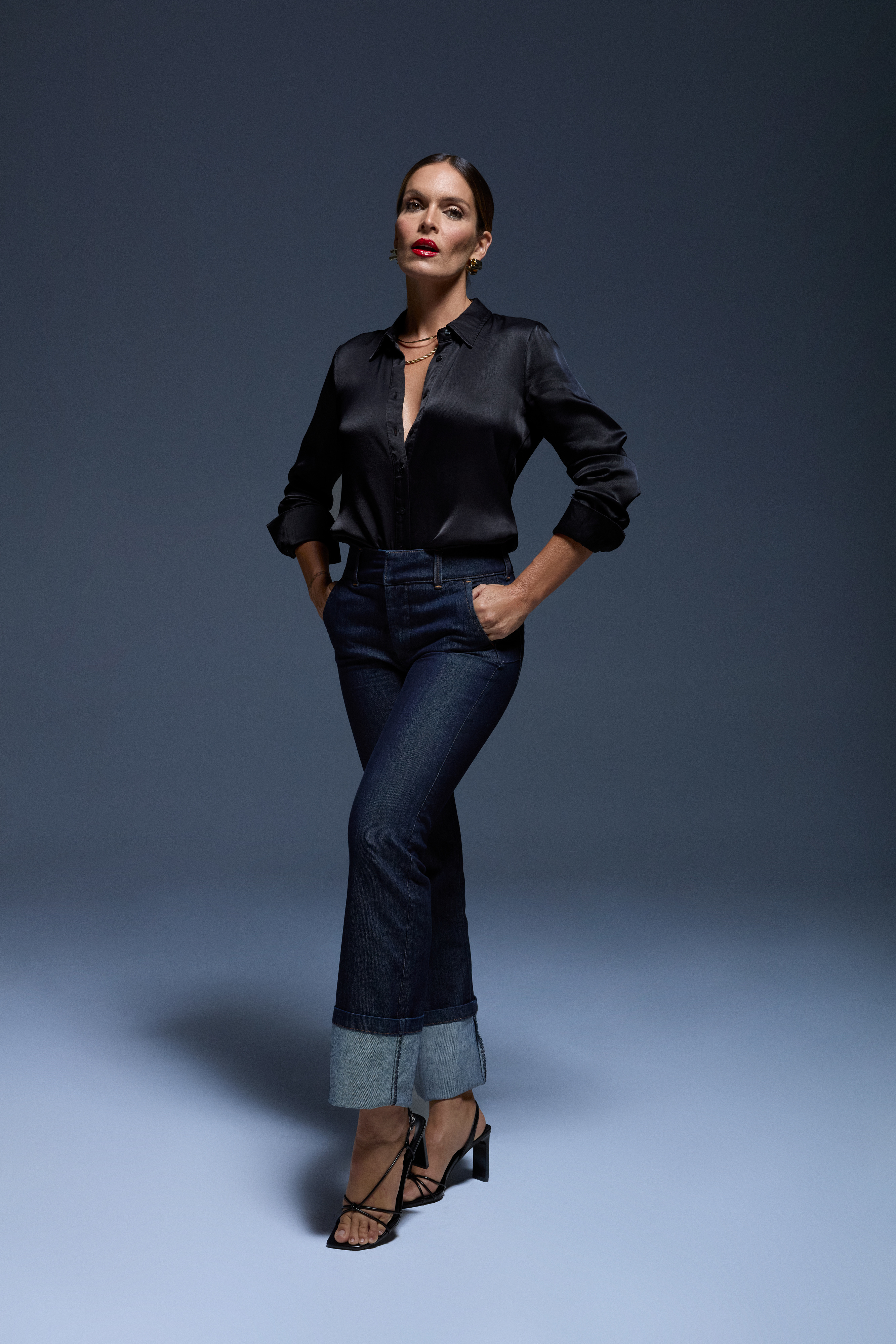 Consiga o look de Diana Chaves com estas calças de ganga  — que prometem deixar-lhe tudo no sítio e favorecer as curvas