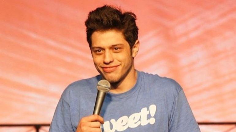 Pete Davidson pede 1 milhão de dólares aos fãs que quebrarem acordo de confidencialidade