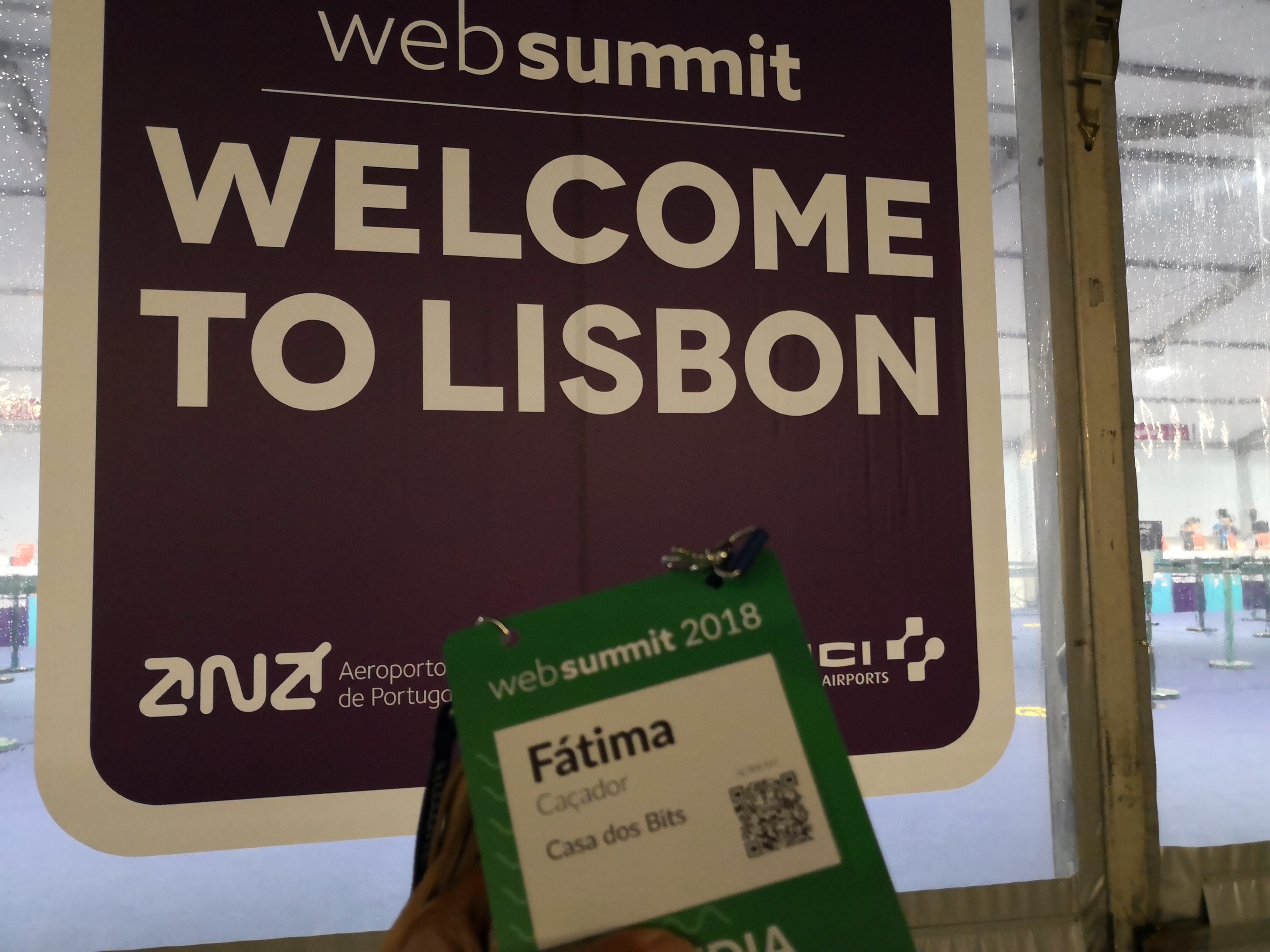 #DiariodoWebSummit Dia 0: Pastéis de nata cortados ao meio, Surf e muitas acreditações já entregues