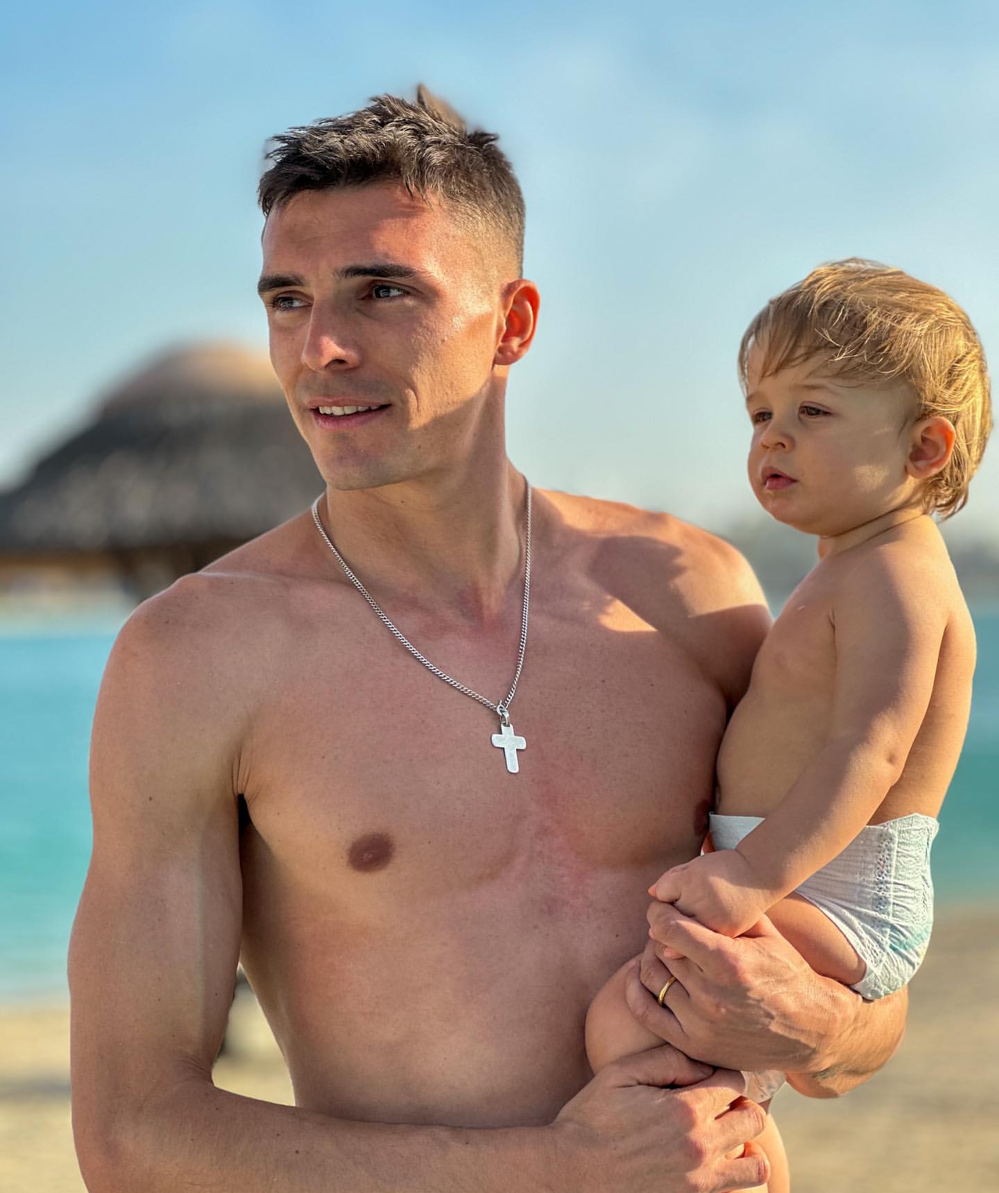 Radiante, João Palhinha vai rumar até à Alemanha. Veja 15 fotografias descontraídas do jogador com a família