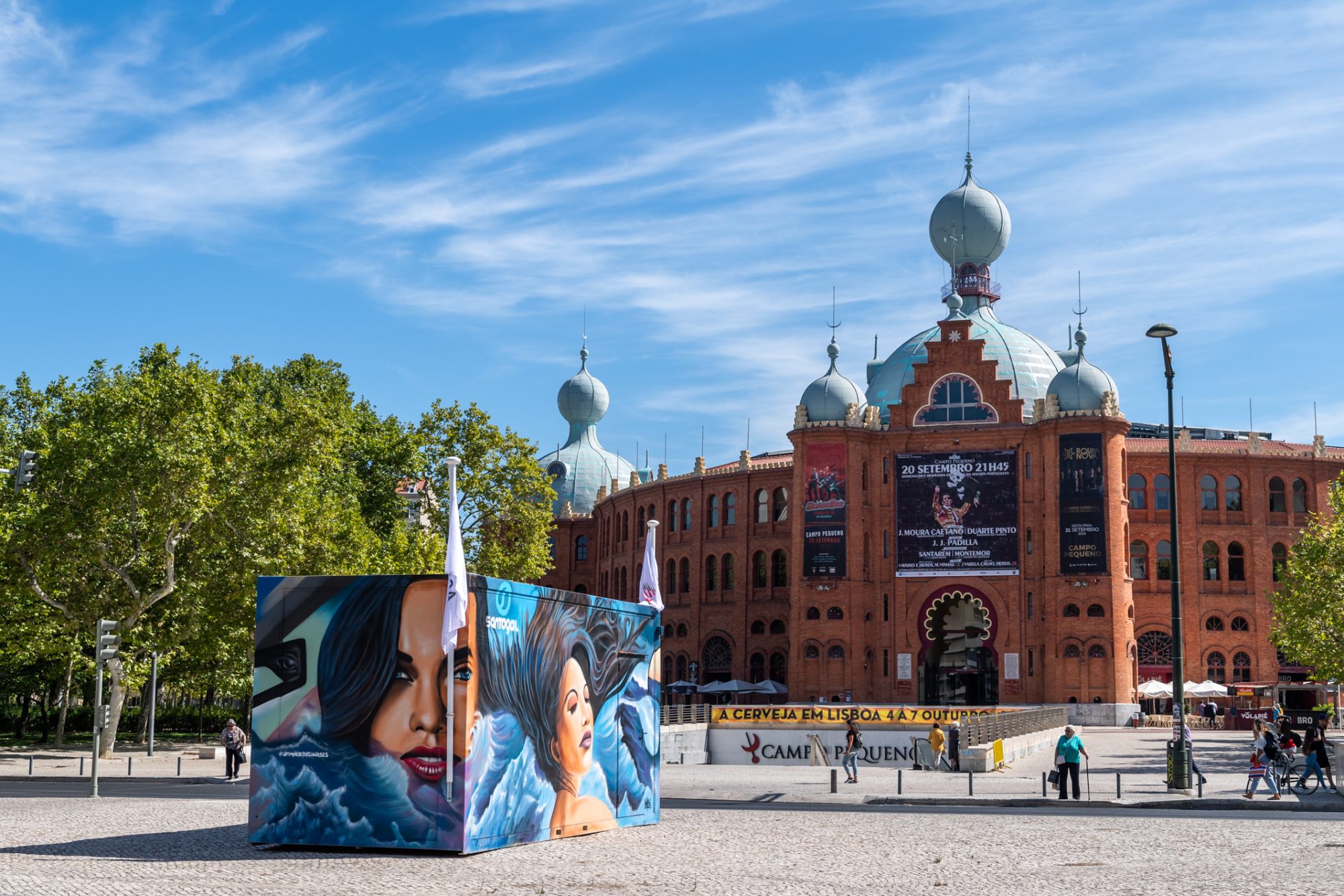 Porque é que estes contentores estão a invadir Lisboa?