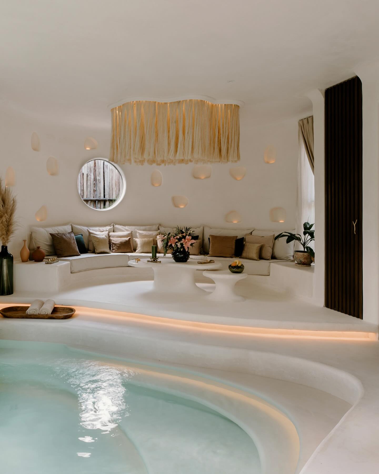 Uma piscina (mesmo) dentro de um quarto. É possível neste hotel deslumbrante no México. Conheça o Milam Tulum